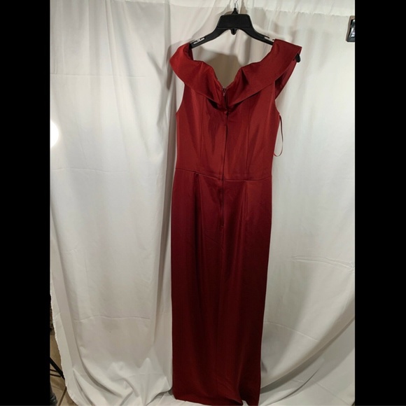 NEW‎ $358 La Femme Surplice Off the Shoulder Gown in Burgundy [SZ 12 ] - Picture 8 of 9